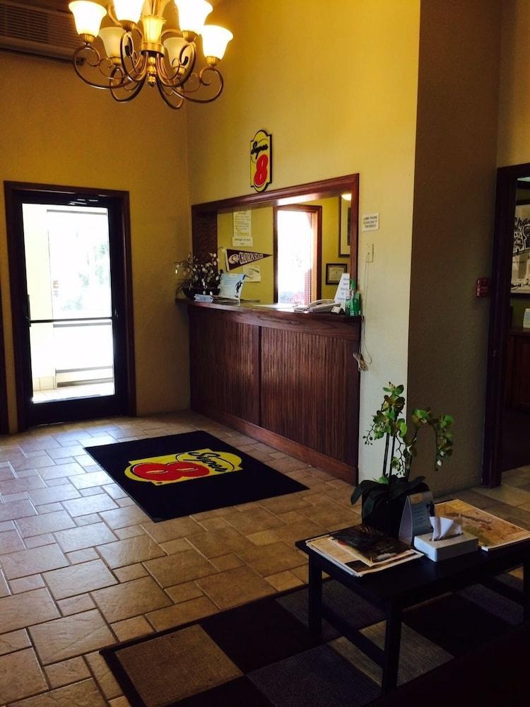 Hotel Super 8 By Wyndham Chadron Ne Esterno foto