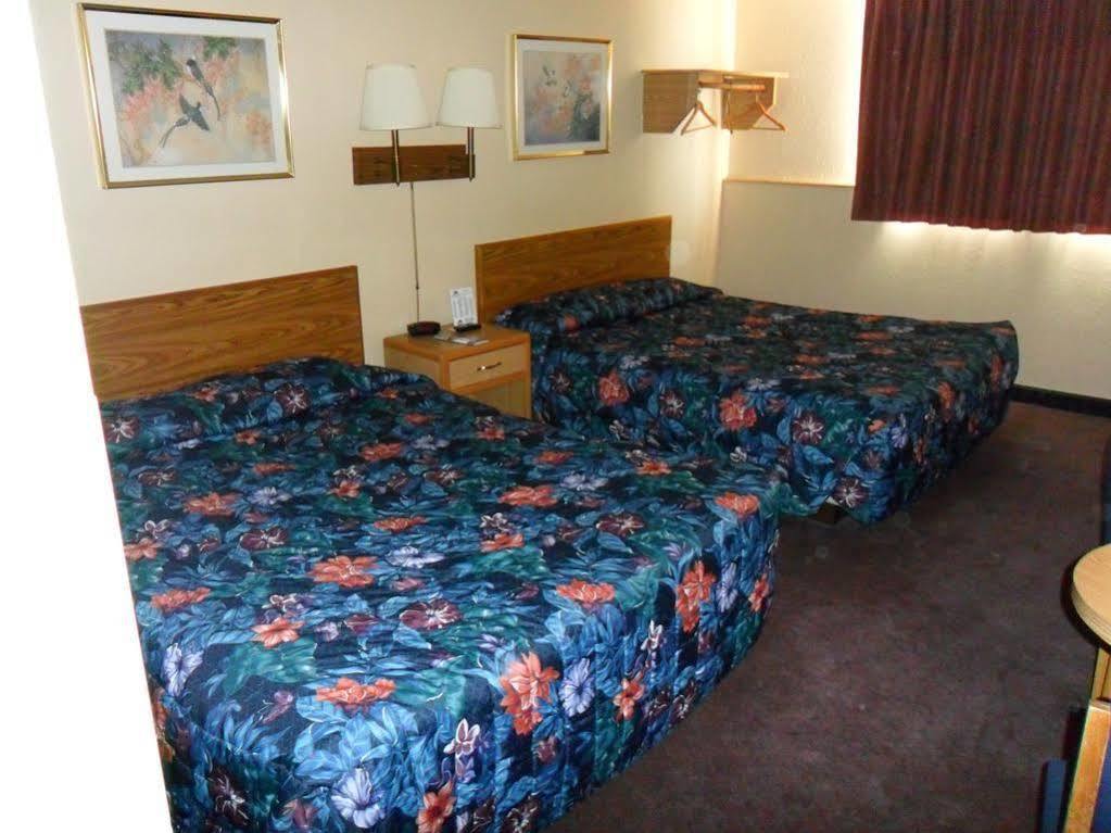 Hotel Super 8 By Wyndham Chadron Ne Esterno foto